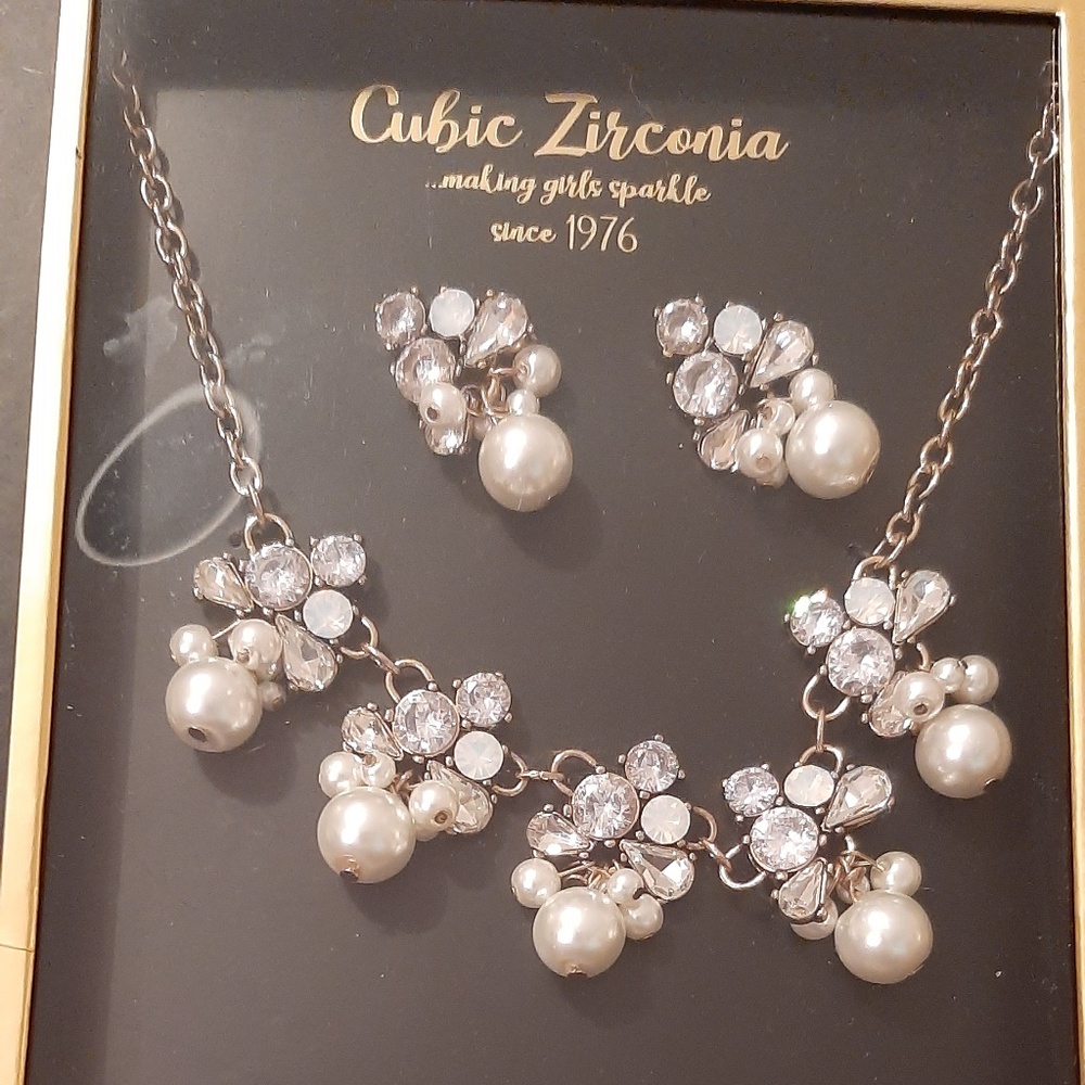 Glam Zirconia Earrings & Necklace Set